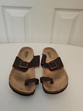INGARDO Brown Leather Buckle Toe-Loop Women’s Sandals